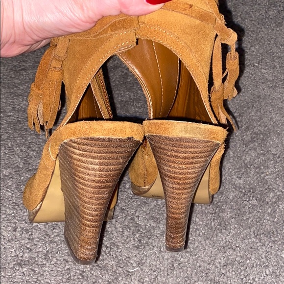 Vince Camuto Suede Platforms 7.5 - Picture 3 of 6